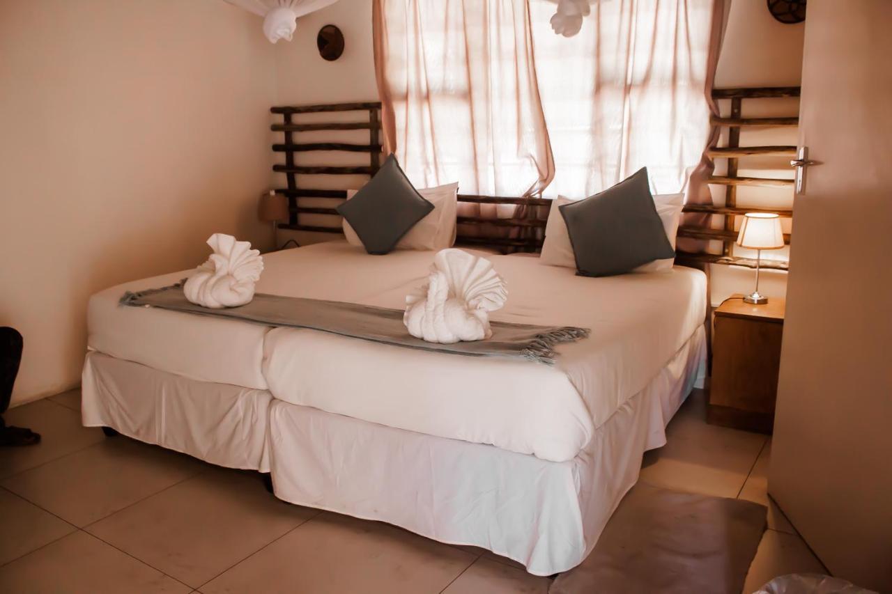 Leeville Guesthouse Kasane Exterior photo