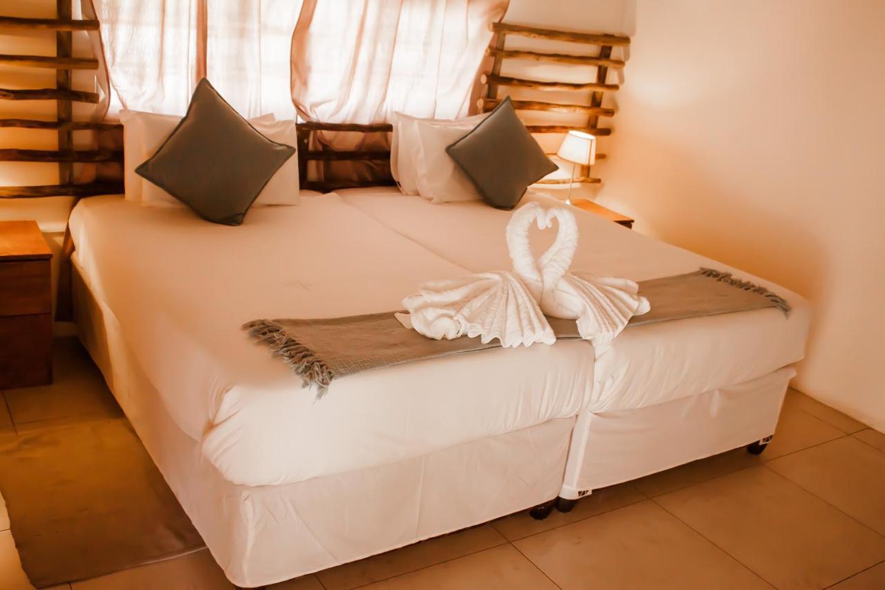 Leeville Guesthouse Kasane Exterior photo